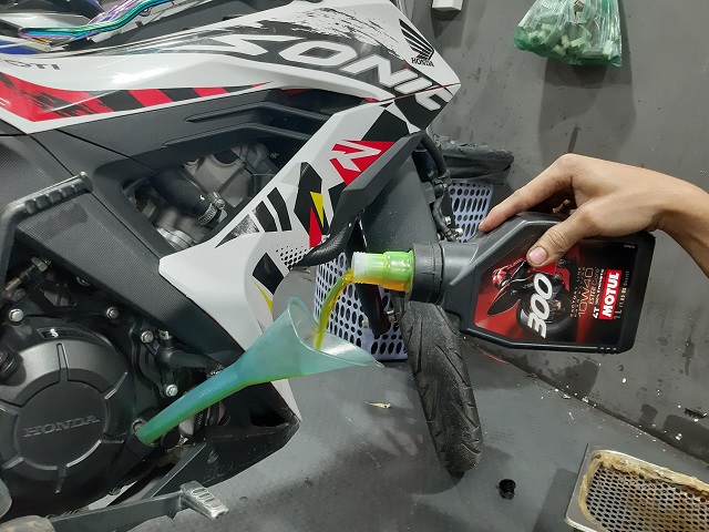 Motul 300v 10w40 factory line 1l - 2