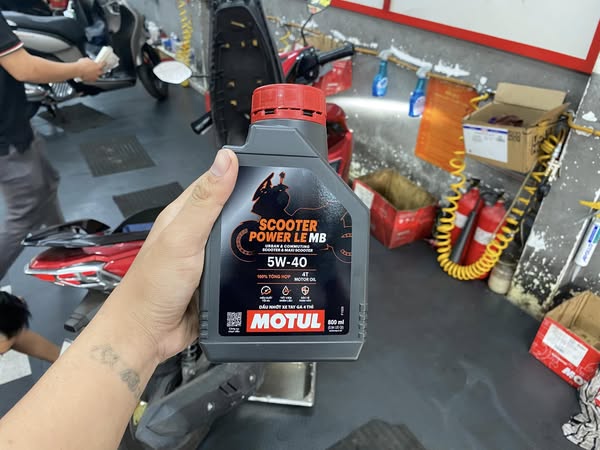 5 lưu ý cần biết khi thay nhớt motul cho xe máy - 2